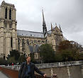 Южный фасад собора Парижской Богоматери.
 Собор считается одним  из самых значительных архитектурных сооружений Франции.