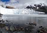 В таком ледниковом озере вряд ли искупаешься, если только не морж...