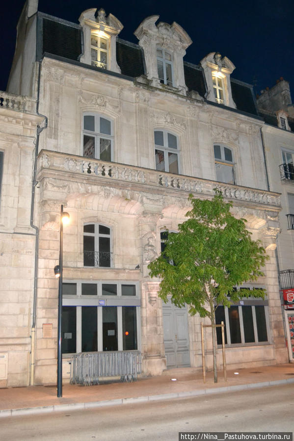 Пуатье — город великих битв Пуатье, Франция Пуатье — город великих битв Пуатье, Франция