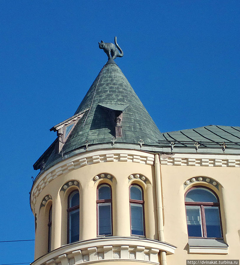 Дом с кошкой на крыше Рига, Латвия Дом с кошкой на крыше Рига, Латвия