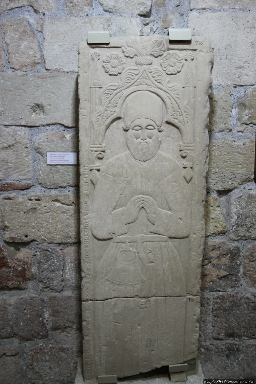 надгробная плита из Никосии XVI век Лимассол, Кипр