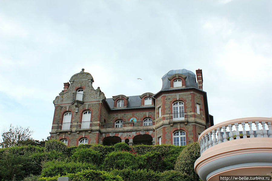 Кто высоко сидит, тому больше достается красоты. Кто высоко сидит, тому больше достается красоты.