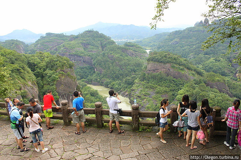 Верхняя площадка, с которой открываются виды на заповедник Уи и реку Девяти Изгибов Верхняя площадка, с которой открываются виды на заповедник Уи и реку Девяти Изгибов