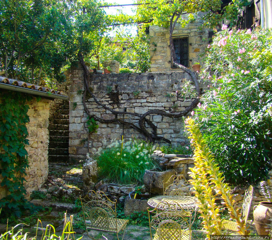 Из Прованса с любовью Прованс-Альпы-Лазурный берег, Франция Из Прованса с любовью Прованс-Альпы-Лазурный берег, Франция