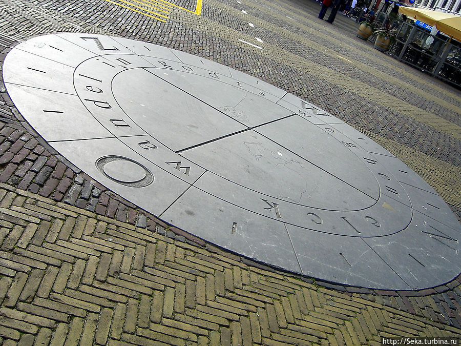 На Рыночной площади Делфт, Нидерланды