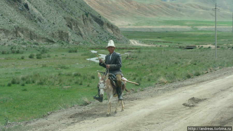 Распространённый вид транспорта в сельской местности Киргизия