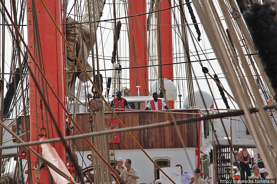 Барк Седов. Как встречают корабли... Дакар, Сенегал Барк Седов. Как встречают корабли... Дакар, Сенегал