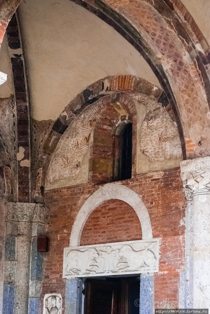 Церковь Сант-Амброджо Милан, Италия Церковь Сант-Амброджо Милан, Италия