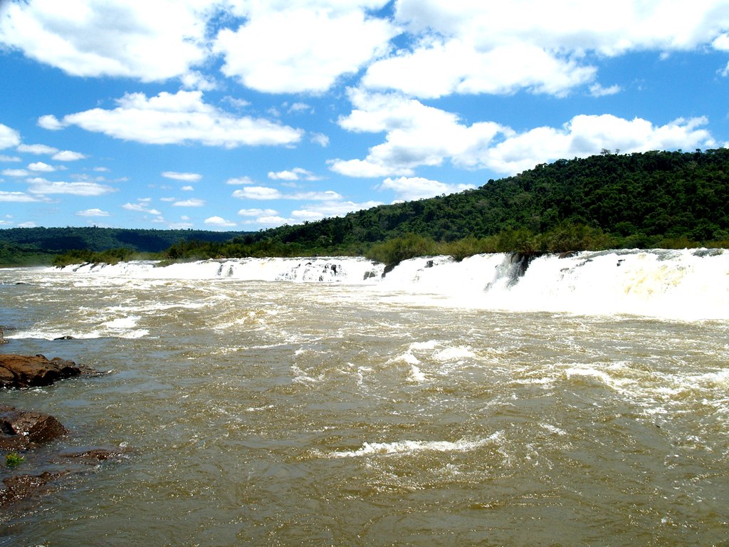 Водопад Юкума Деррубадас, Бразилия