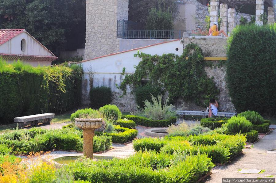Сад Монастер де Симье Ницца, Франция
