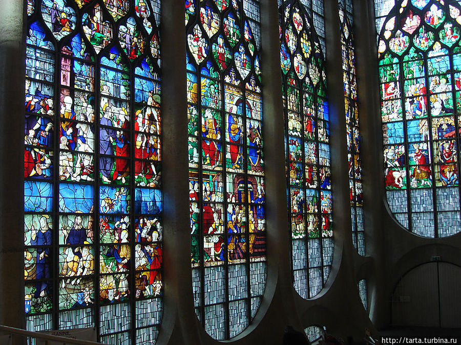 Целая стена из витражных окон Целая стена из витражных окон
