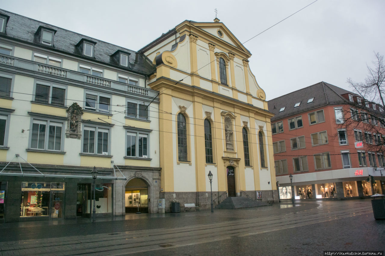 Церковь и монастырь августинцев, вход с улицы Вюрцбург, Германия