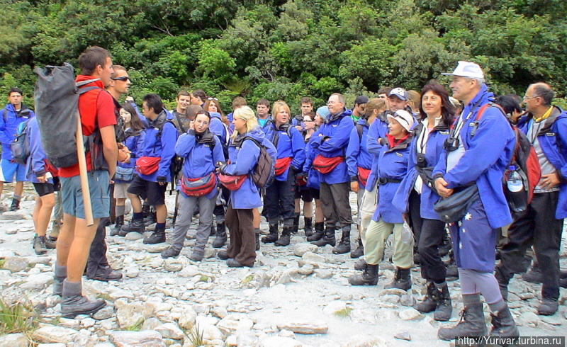 После инструктажа всех туристов разделили на небольшие группы Вестленд Таи Поутини Национальный парк, Новая Зеландия