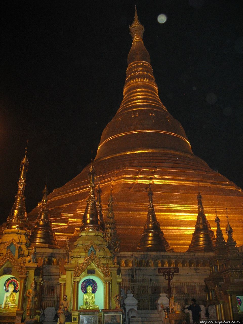 Вечерняя пагода Шведагон Янгон, Мьянма