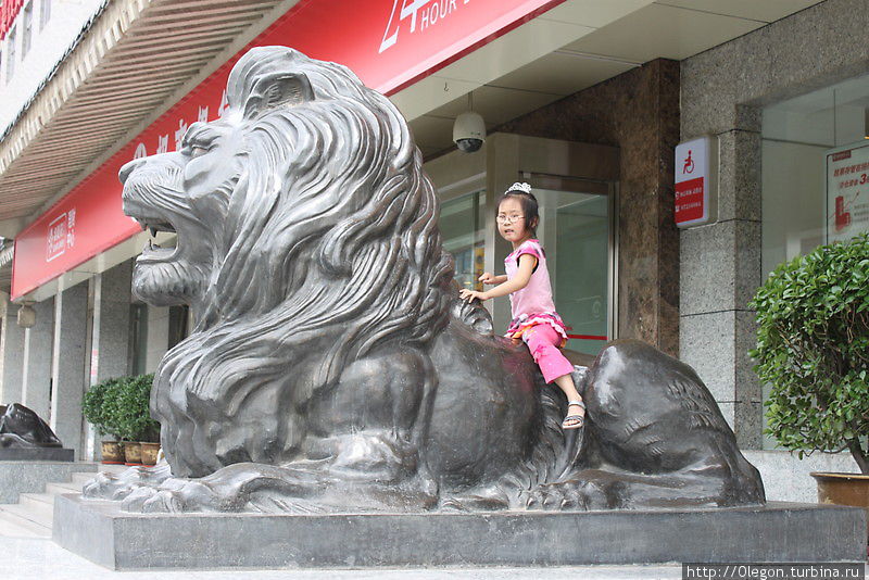Львы популярны не только в Питере Сиань, Китай