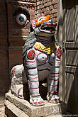 Гуляя по Катманду, то и дело натыкаешься на различные религиозные статуи, храмы и ступы.