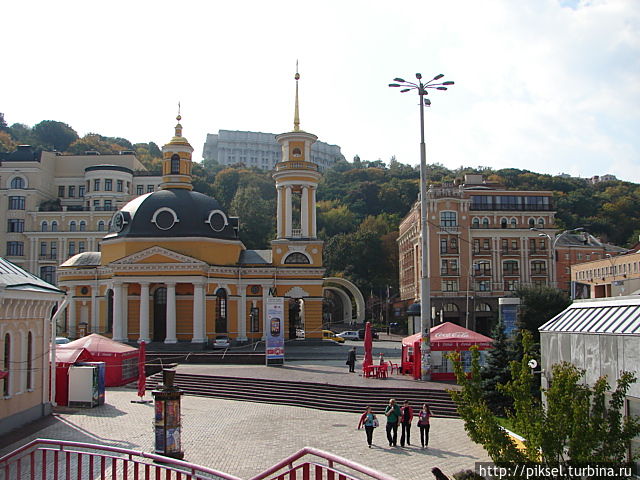 Церковь Рождества Христова на Подоле.Общий вид со стороны главного (северного) фасада Киев, Украина