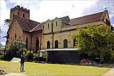 *Церковь построили англичане, завершив её строительство в 1848 году, и предназначалась она для британского гарнизона, дислоцировавшегося в Канди