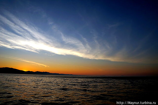 Закат. Вид с моря Южно-Сахалинск, Россия Закат. Вид с моря Южно-Сахалинск, Россия