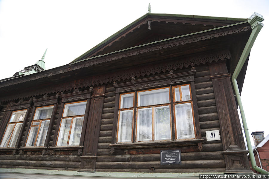 А в этом доме напротив жил писатель Мамин-Сибиряк. Екатеринбург, Россия