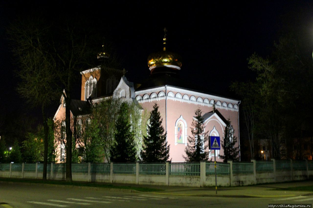 Моленная 1-й Даугавпилсской старообрядческой общины Рождества Пресвятой Богородицы и Святителя Николы — главный старообрядческий храм города. Даугавпилс, Латвия Моленная 1-й Даугавпилсской старообрядческой общины Рождества Пресвятой Богородицы и Святителя Николы — главный старообрядческий храм города. Даугавпилс, Латвия