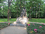 Памятник Генрику Сенкевичу — одному из самых известных польских писателей ХIX и XX века, лауреату Нобелевской премии 1905 года.