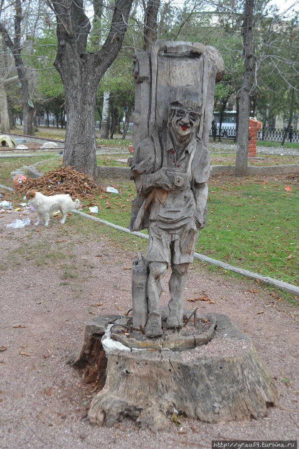 Деревянные скульптуры столицы Крыма Симферополь, Россия