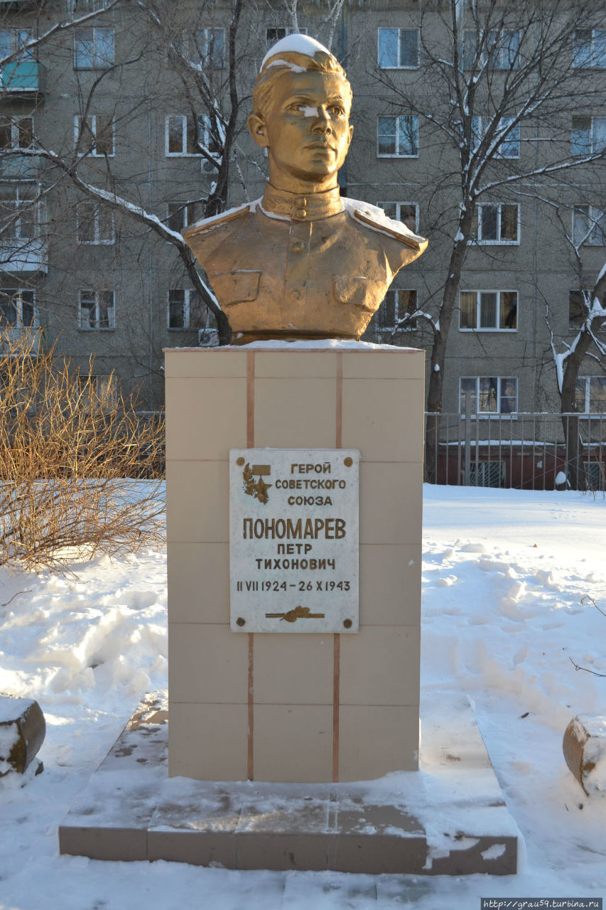 Памятник Пономарёву П.Т. Саратов, Россия