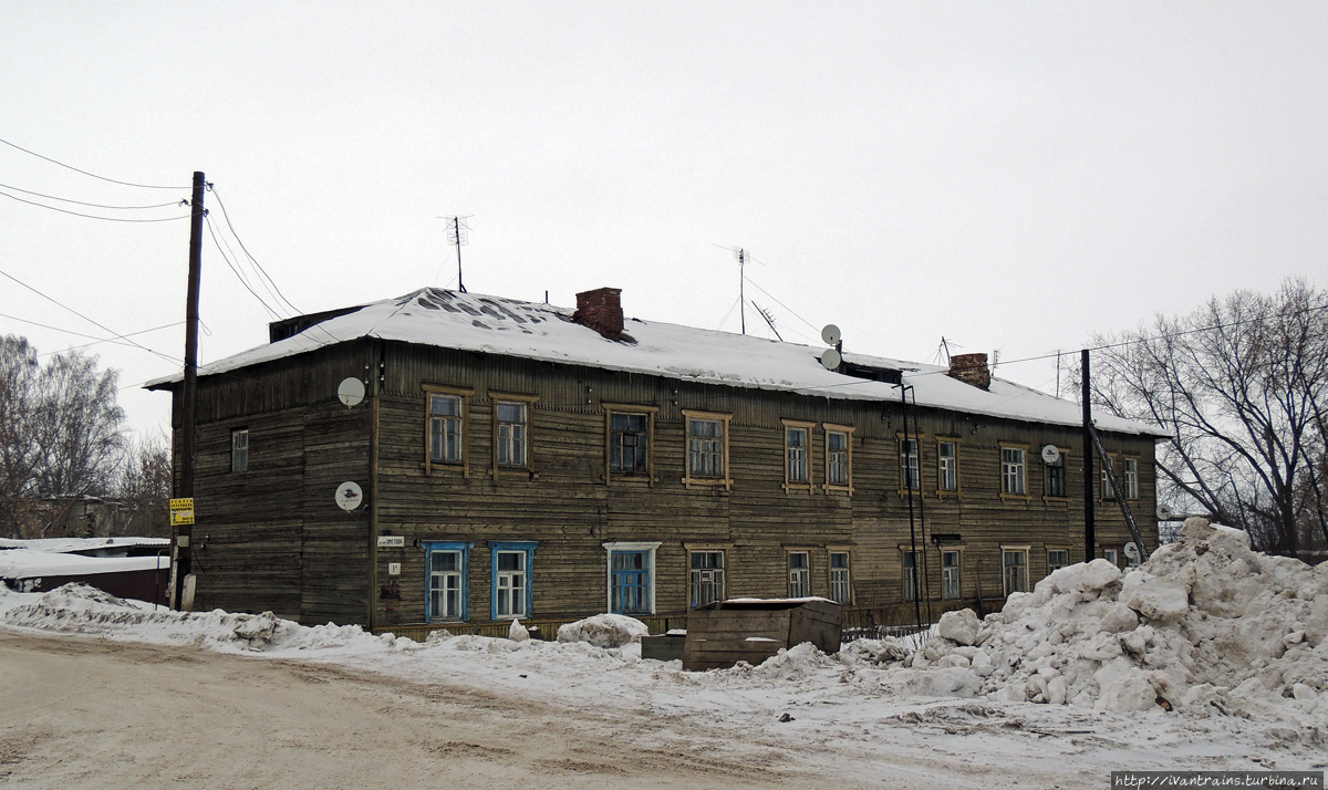 Старый дом на улице Ометова. Агрыз, Россия Старый дом на улице Ометова. Агрыз, Россия