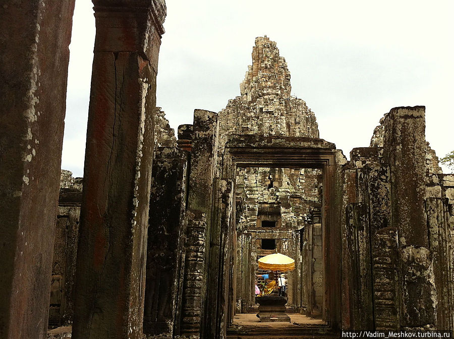 Святилище в Ангкоре. Ангкор (столица государства кхмеров), Камбоджа