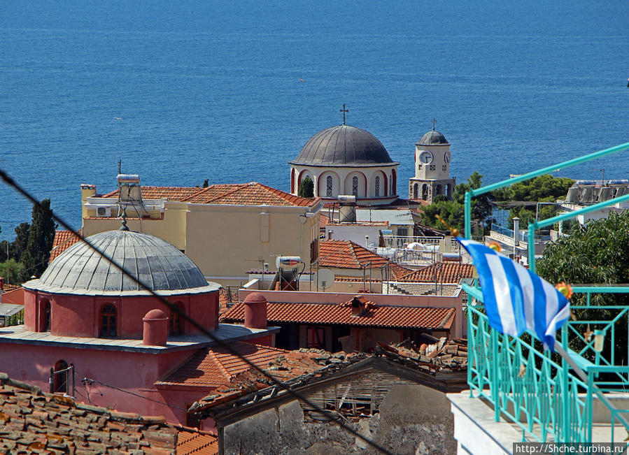 современная реальность — мечеть и православная церковь в одном кадре Кавала, Греция