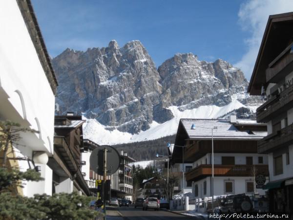 Кортина д'Ампеццо – катание или шопинг?! Кортина-д'Ампеццо, Италия Кортина д'Ампеццо – катание или шопинг?! Кортина-д'Ампеццо, Италия