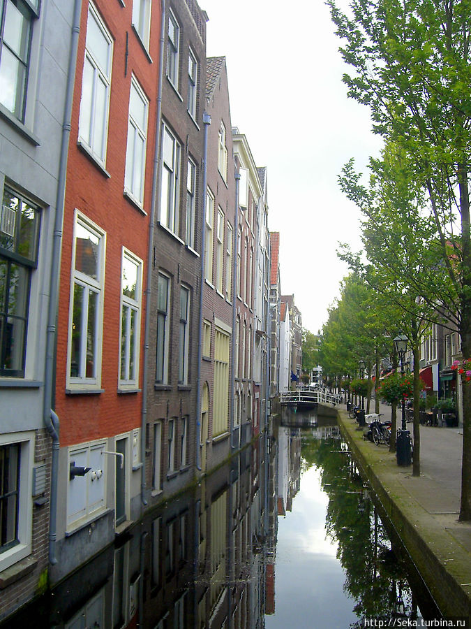 Дома вдоль Voldersgracht Дома вдоль Voldersgracht