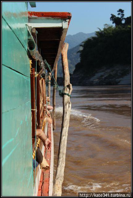 Из Таиланда в Луанг Прабанг на чудо-лодке Луанг-Прабанг, Лаос