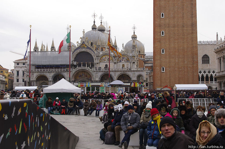 Это проход для участников процесии. Это проход для участников процесии.