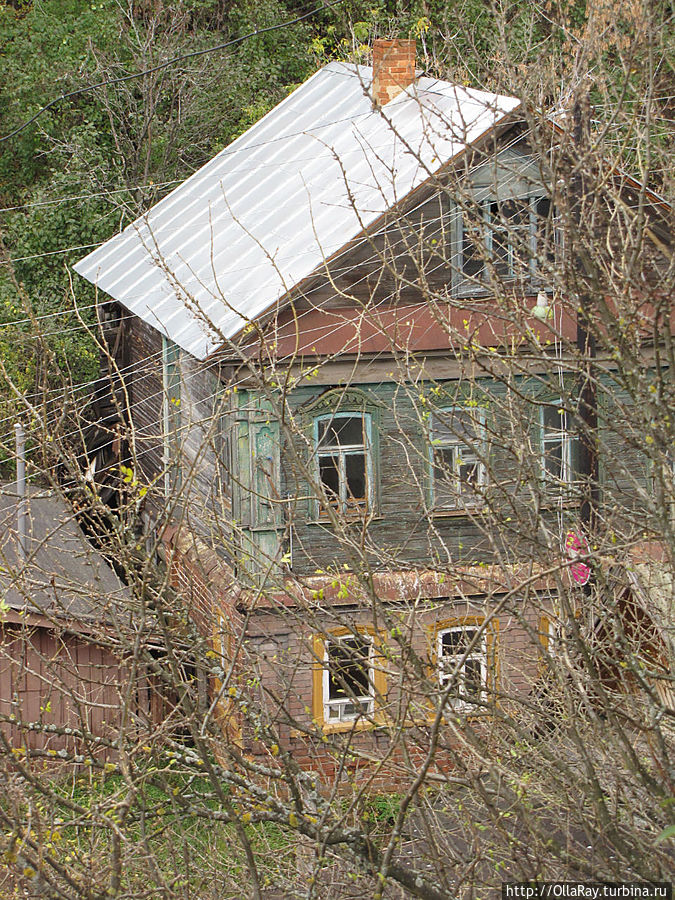 Старые дома и фонари на Кировском съезде. Старые дома и фонари на Кировском съезде.
