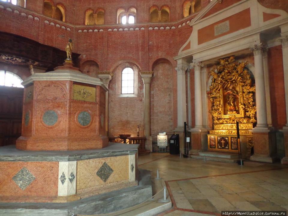 Пиацца Комунэ,Торраццо: вид со смотровой площадки Кремона, Италия Пиацца Комунэ,Торраццо: вид со смотровой площадки Кремона, Италия