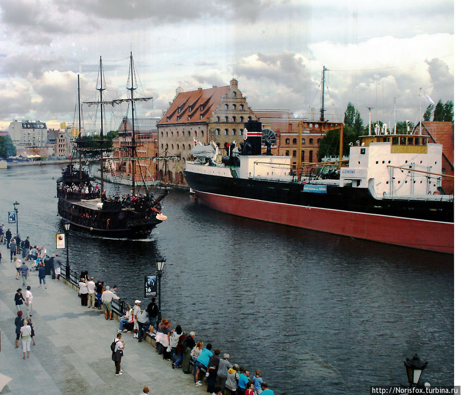Виды из окна современного музейного комплекса Гданьск, Польша