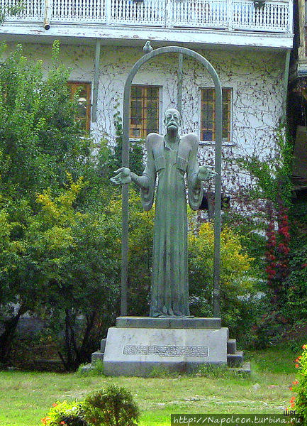 Памятник Иетиму Гурджи / The Monument To Atemu Gurdji