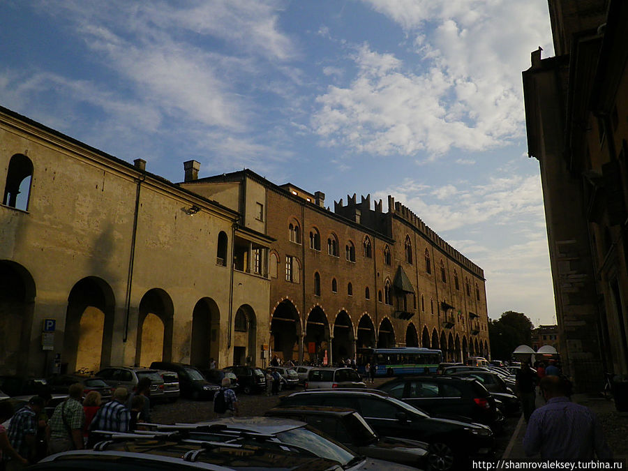 Мантуя. По улицам и площадям старинного города Мантуя, Италия Мантуя. По улицам и площадям старинного города Мантуя, Италия