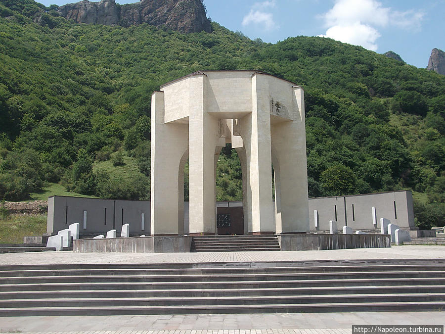 Мемориал жертвам депортации карачаевского народа Карачаевск, Россия