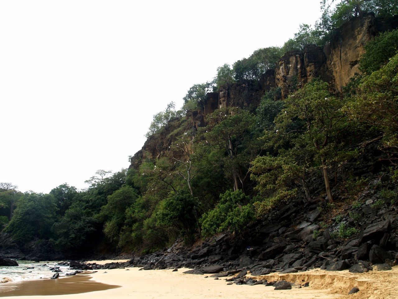Пляж Залива Саншу Фернанду-ди-Норонья, Бразилия