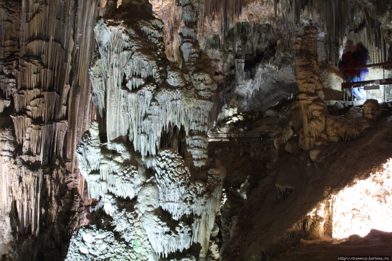 Пещера Нерхи Нерха, Испания