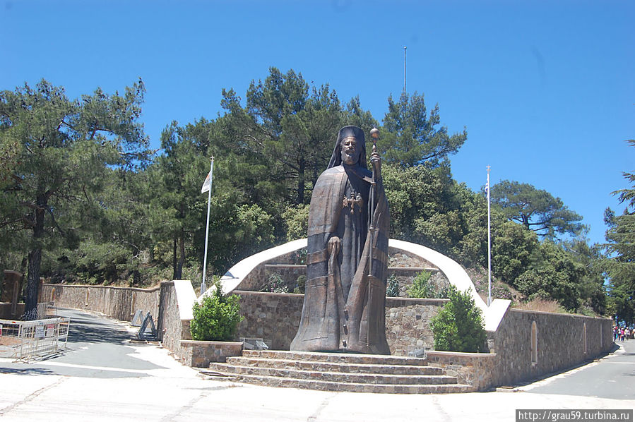 Гробница и памятник Макариосу ΙΙΙ Киккос монастырь, Кипр