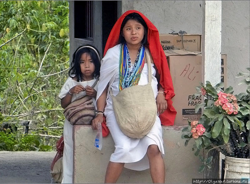 Проживающие в горах индейцы носят только белые одежды Сьерра-Невада-де-Санта-Марта Национальный Парк, Колумбия