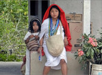 Проживающие в горах индейцы носят только белые одежды