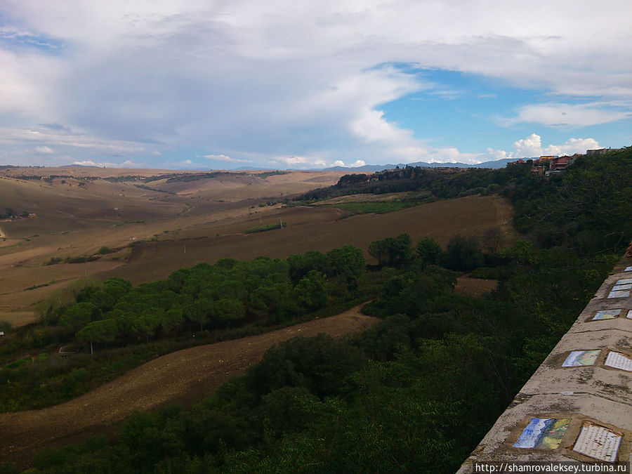 Тарквиния. Под кронами деревьев Данте Алигьери Тарквиния, Италия Тарквиния. Под кронами деревьев Данте Алигьери Тарквиния, Италия