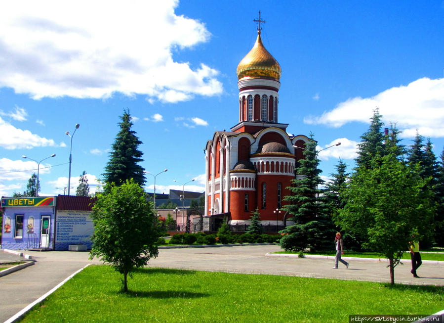 Церковь у ворот УралВагонЗавода Нижний Тагил, Россия