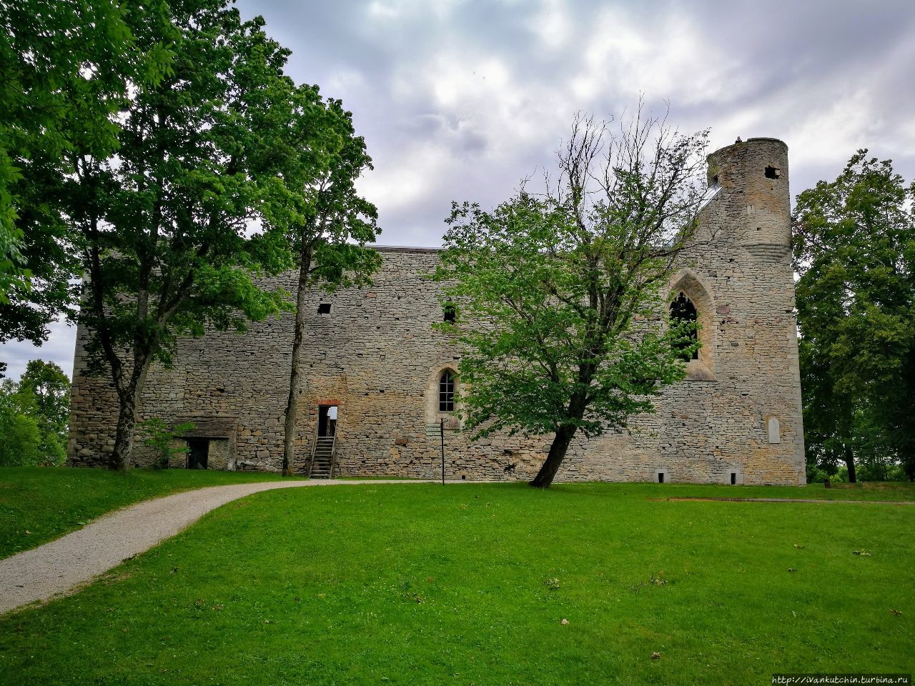 Дрозды, карьер и монастырь Падизе, Эстония