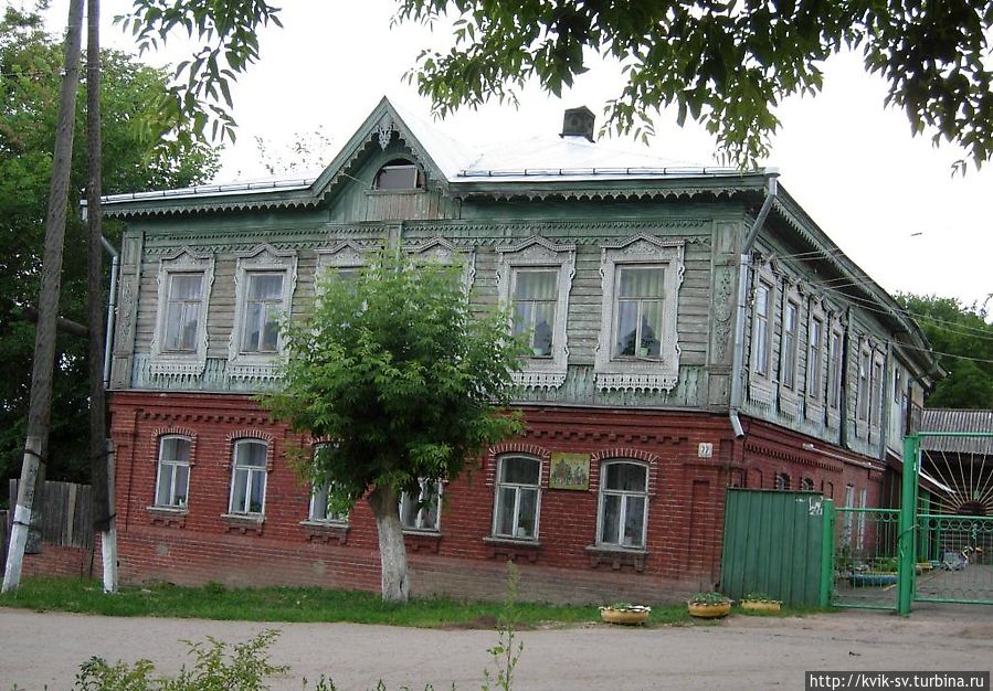 Просто здание, каких не мало сохранилось с позапрошлого века. Просто здание, каких не мало сохранилось с позапрошлого века.